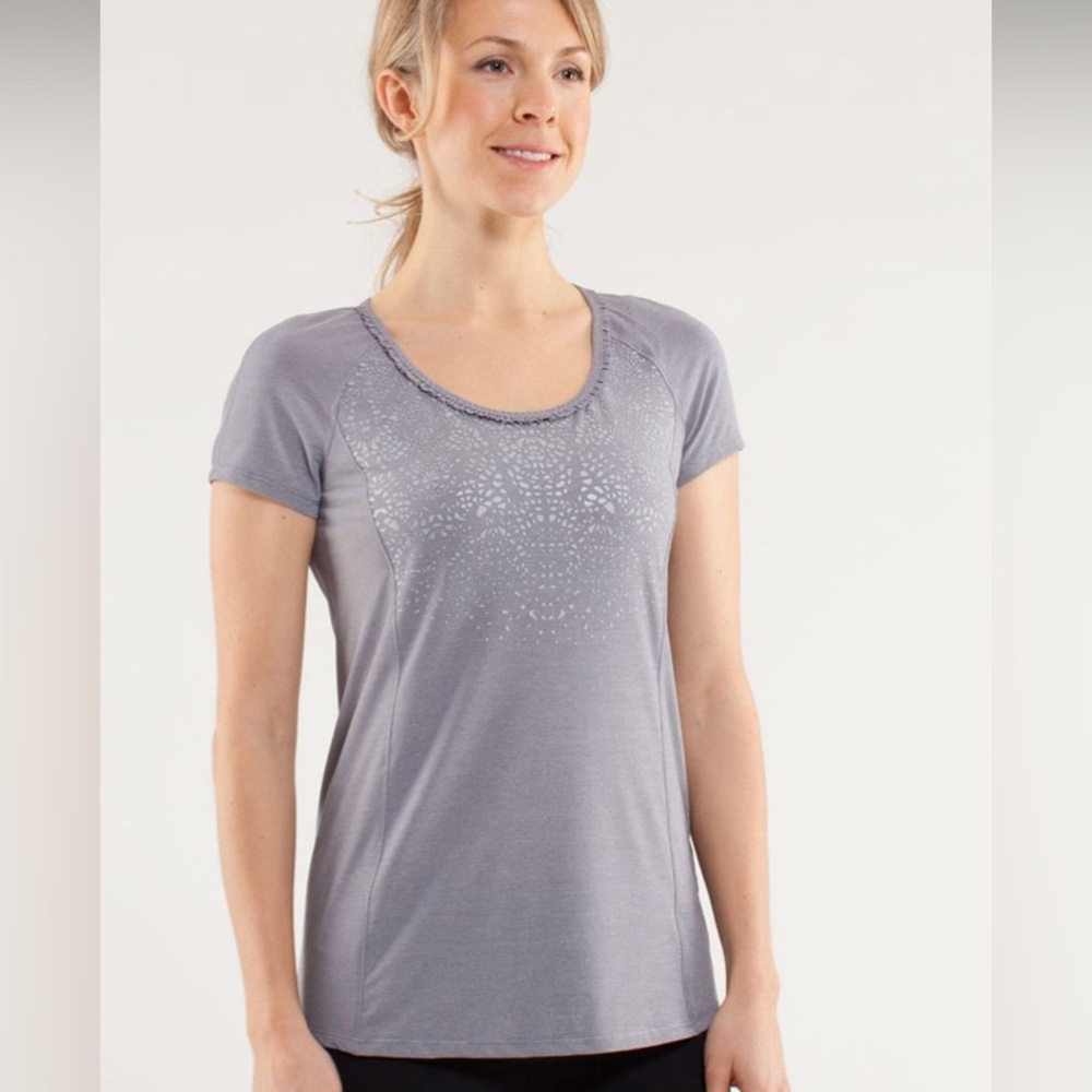 Lululemon Run Wild Short Sleeve Tech Heatherd Fossil cut out lace reflective 12